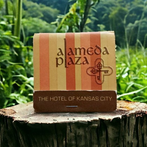 1980s Alameda Plaza KCMO Full Unstruck Matchbook - Picture 6 of 7